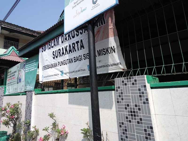 Foto dan Aktivitas Sekolah SD di Surakarta
