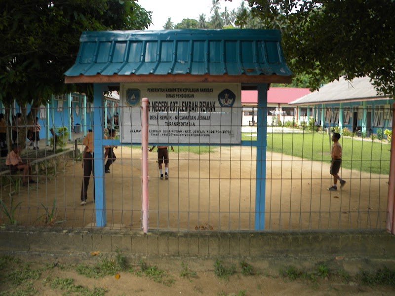 Foto dan Aktivitas Sekolah SD di Kepulauan Anambas