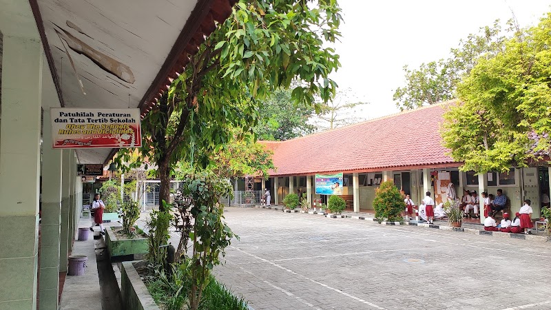 Foto dan Aktivitas Sekolah SD di Kepulauan Seribu