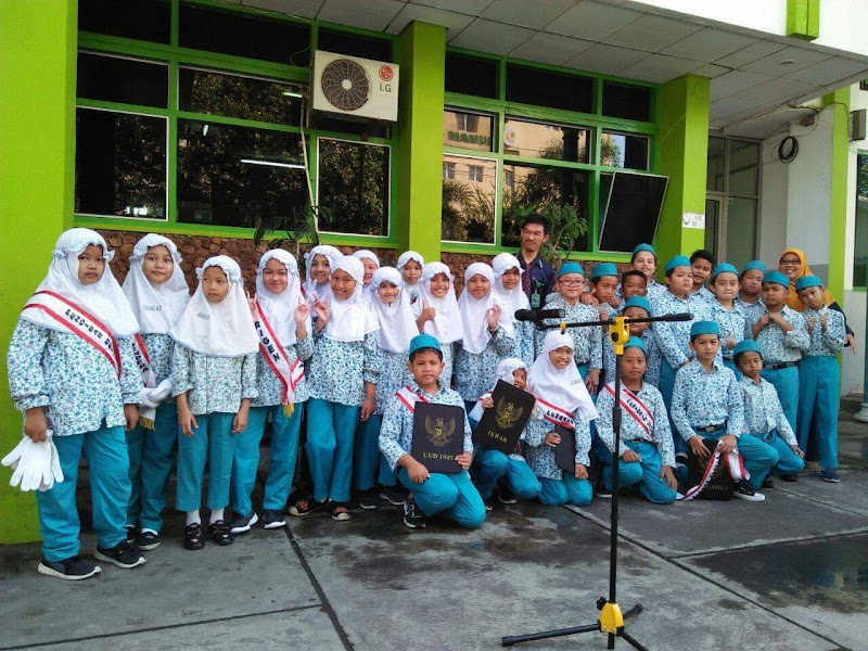 Foto dan Aktivitas Sekolah SD di Surakarta