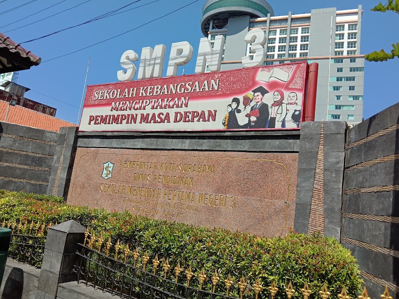 Foto SMP di Kota Surabaya