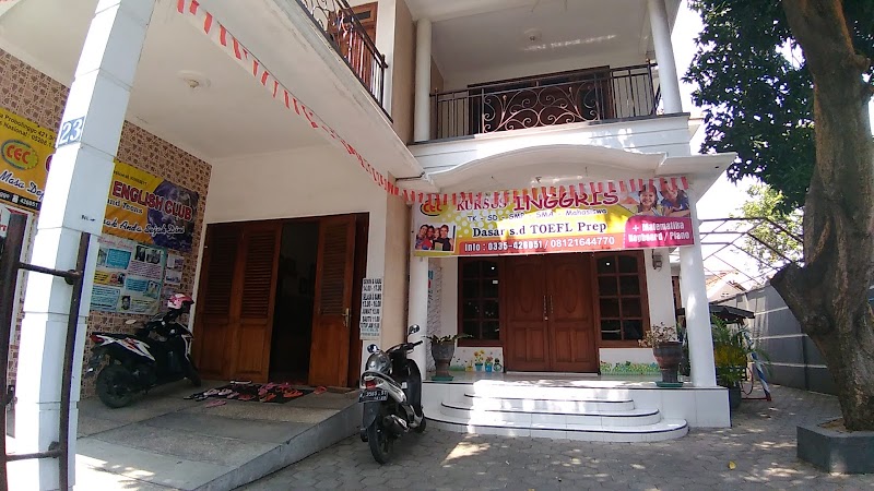 Creative English Club (1) in Kota Probolinggo