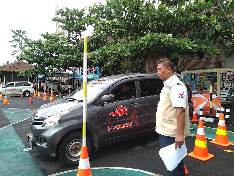 Flamboyan Stir Mobil (3) in Kota Magelang