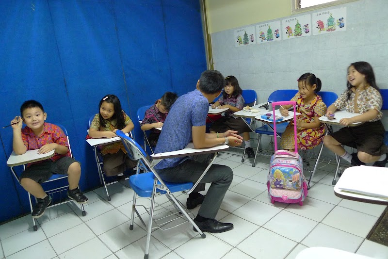 Happy Learning Mandarin Centre Cabang Harapan Indah (2) in DKI Jakarta