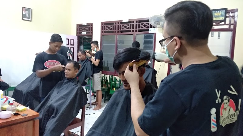 Harmonis Barber Shop (1) in Kota Tegal