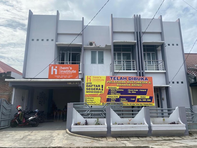 Hem's Institute (1) in Kota Padang
