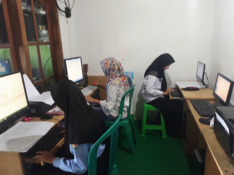 Les Privat Komputer LATIFA (2) in Kab. Ponorogo