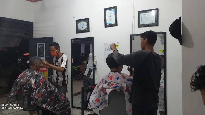 SANS BARBERSHOP| KURSUS CUKUR RAMBUT | RICEBOX | DRINK (1) in Kota Banjar