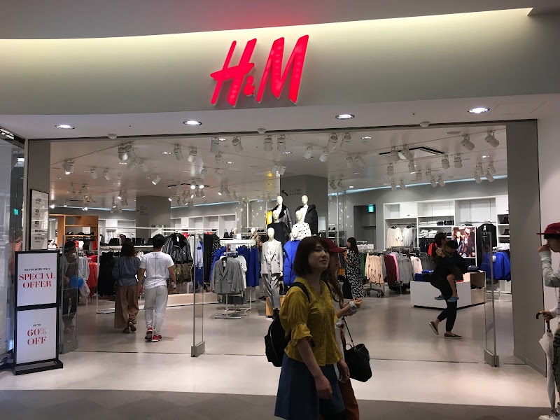 The Biggest H&M in Japan