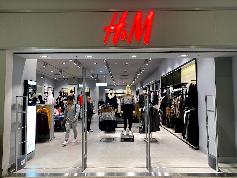 The Biggest H&M in Japan