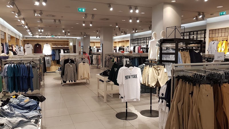 The Biggest H&M in Spain