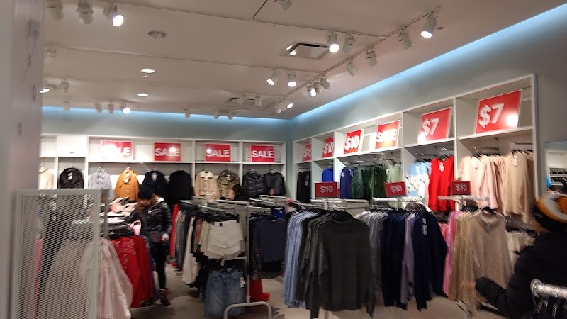The Biggest H&M in United States
