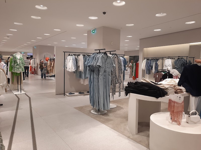 The Biggest ZARA in Romania