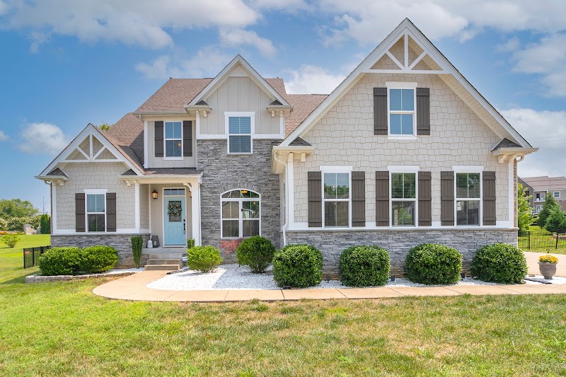 Brianna Morant - Oak Street Real Estate Group