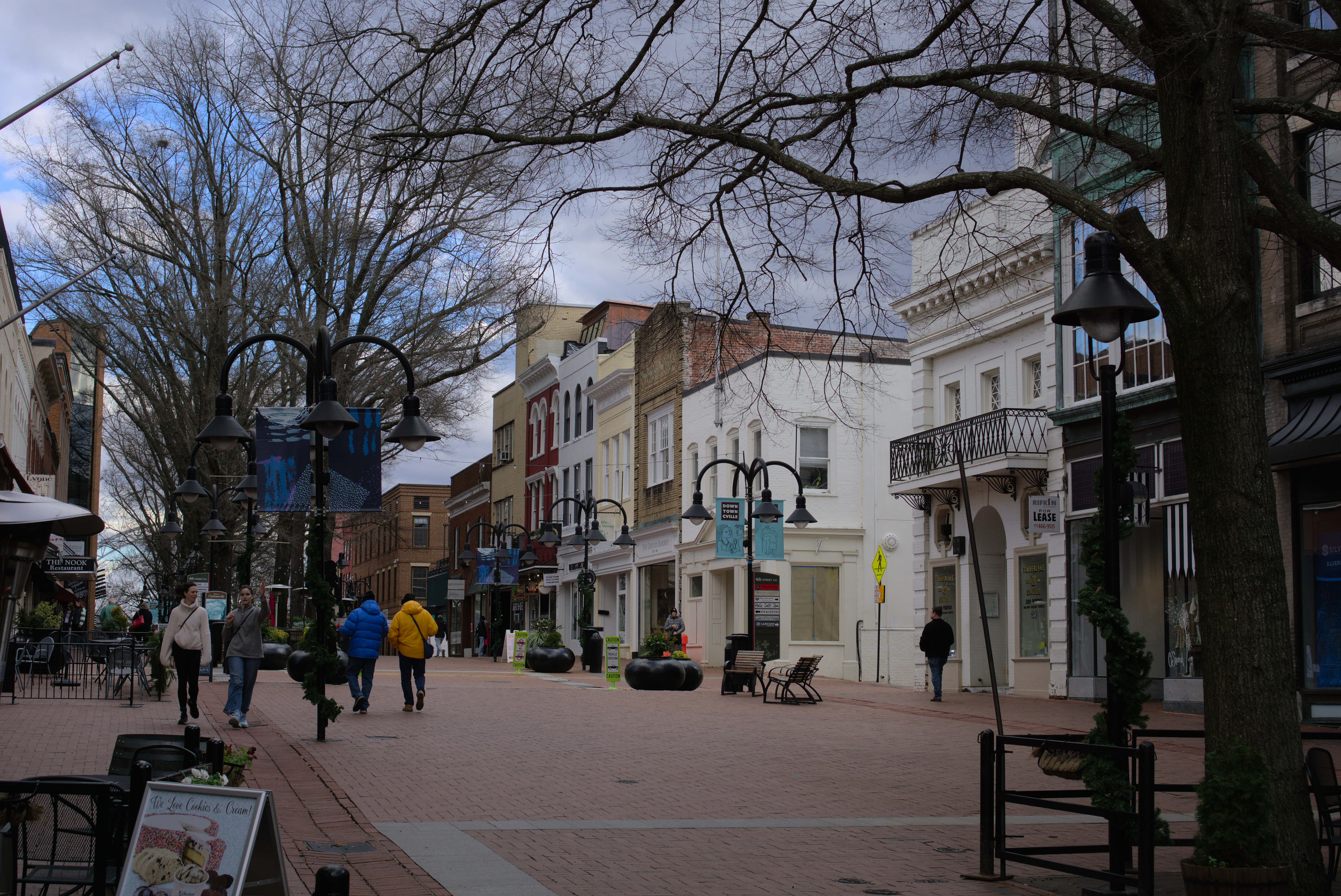 Charlottesville, colloquially known as C'ville, is an independent city in Virginia, United States. It is the seat of government of Albemarle County, which surrounds the city, though the two are separate legal entities. It is named after Queen Charlotte. At the 2020 census, the population of the city was 46,553. The Bureau of Economic Analysis combines the City of Charlottesville with Albemarle County for statistical purposes, bringing its population to approximately 160,000. Charlottesville is the heart of the Charlottesville metropolitan area, which includes Albemarle, Buckingham, Fluvanna, Greene, and Nelson counties.
Charlottesville was the home of two U.S. presidents, Thomas Jefferson and James Monroe. During their terms as Governor of Virginia, they lived in Charlottesville, and traveled to and from Richmond, along the 71-mile (114 km) historic Three Notch'd Road. Orange, located 26 miles (42 km) northeast of the city, was the hometown of President James Madison. The University of Virginia, founded by Jefferson, straddles the city's southwestern border. Jefferson's home, Monticello, 3 miles (5 km) southeast of the city, is, along with the University of Virginia, a UNESCO World Heritage Site, attracting thousands of tourists from across the country every year.Charlottesville is consistently ranked by national publications as one of the best places to live in the United States.
