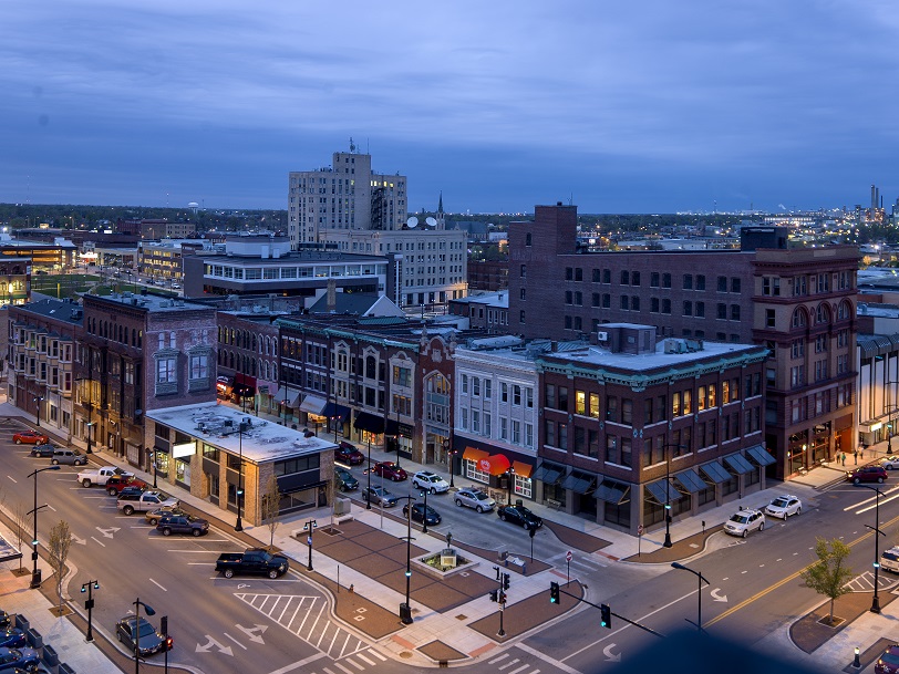 Decatur ( dih-KAY-tər) is the largest city and the county seat of Macon County in the U.S. state of Illinois, with a population of 70,522 as of the 2020 Census. The city was founded in 1829 and is situated along the Sangamon River and Lake Decatur in Central Illinois. Decatur is the seventeenth-most populous city in Illinois.The city is home to Millikin University and Richland Community College. Decatur has an economy based on industrial and agricultural commodity processing and production, including the North American headquarters of agricultural conglomerate Archer Daniels Midland, international agribusiness Tate & Lyle's largest corn-processing plant, and the designing and manufacturing facilities for Caterpillar Inc.'s wheel-tractor scrapers, compactors, large wheel loaders, mining class motor grader, off-highway trucks, and large mining trucks.
Decatur is the largest city with the name Decatur, and the second largest metro area named Decatur, after Decatur metropolitan area, Alabama, with a population of about 157,000.
