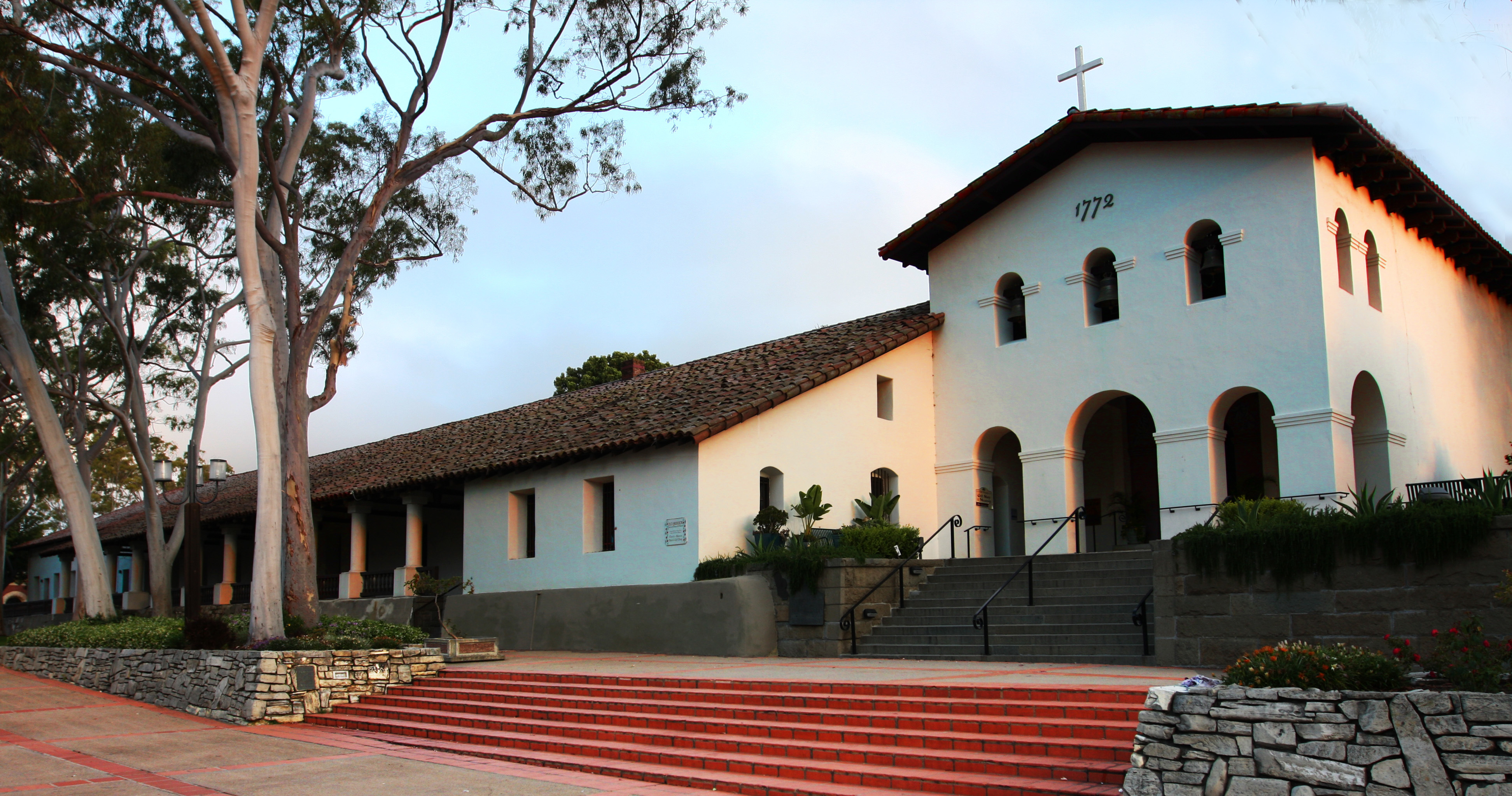 San Luis Obispo (Spanish for 'St. Louis the Bishop'; ; Spanish: [san ˈlwis oˈβispo]; Chumash: tiłhini) is a city and county seat of San Luis Obispo County, in the U.S. state of California. Located on the Central Coast of California, San Luis Obispo is roughly halfway between the San Francisco Bay Area in the north and Greater Los Angeles in the south. The population was 47,063 at the 2020 census.San Luis Obispo was founded by the Spanish in 1772, when Saint Junípero Serra established Mission San Luis Obispo de Tolosa. The town grew steadily through the Mexican period before a rapid expansion of San Luis Obispo following the American Conquest of California. San Luis Obispo is a popular tourist destination, known for its historic architecture, vineyards, and hospitality, as well as for being home to California Polytechnic State University, San Luis Obispo.